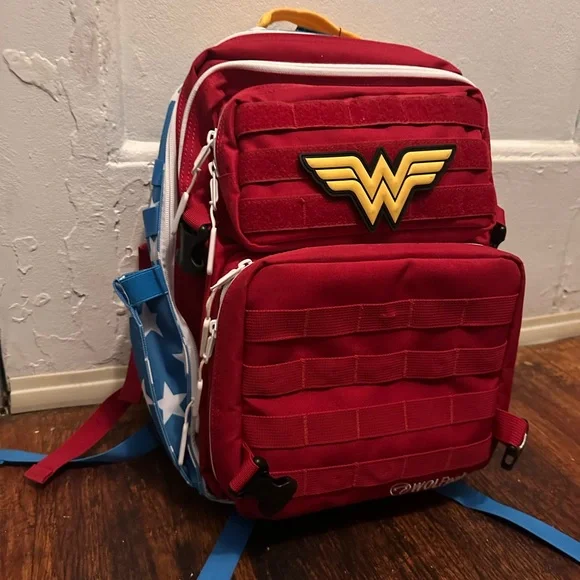 WOLF Wonder Woman - Red and Blue Travel/
lunch Bag - Picture 3 of 6